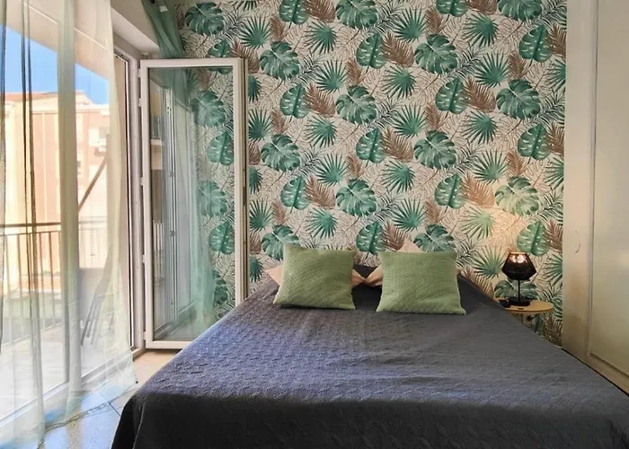 For 2 People In A Cozy Apartment *
