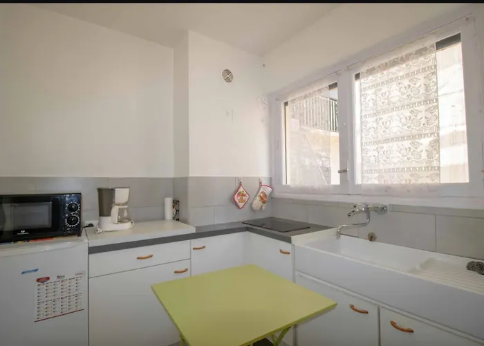 For 2 People In A Cozy Apartment *