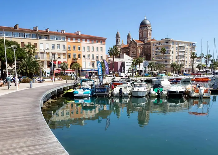 Apartment For 2 People In A Cozy Saint-Raphaël