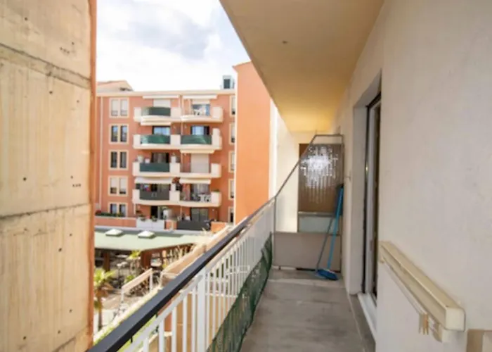 For 2 People In A Cozy Daire Saint-Raphaël